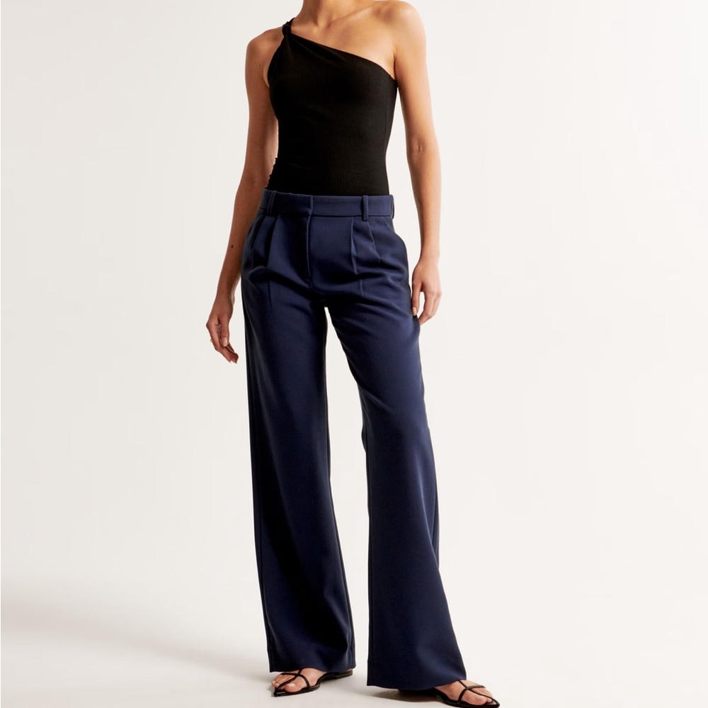 A&F Sloane Low Rise Tailored Wide Leg Pant